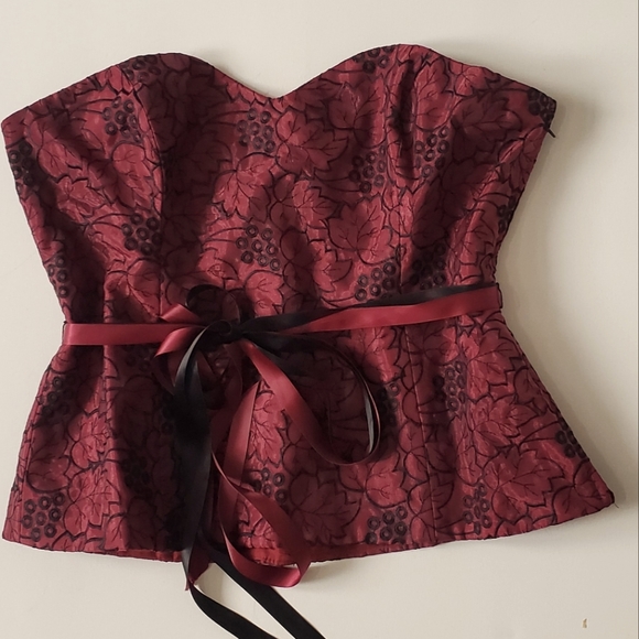 le chateau Tops - LE CHATEAU STRAPLESS  EMBROIDERY CORSET TOP ( SIZE L )